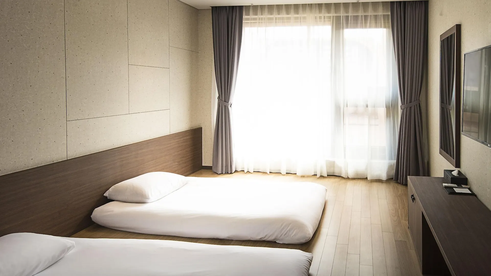 Hotel Air City Jeju 4*,