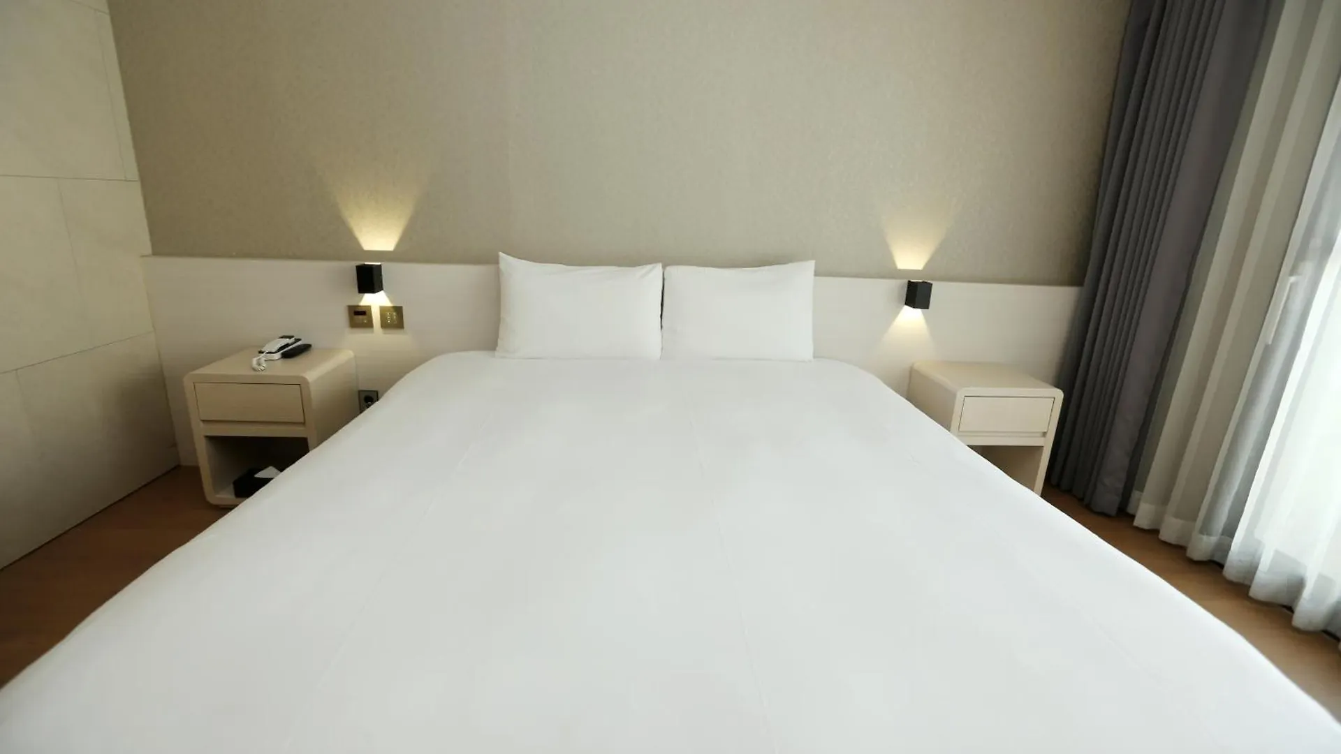 Hotel Air City Jeju 4*,